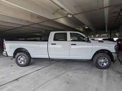 2025 RAM 2500 Tradesman Crew Cab 4x4 8' Box
