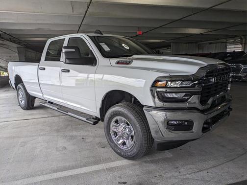 2025 RAM 2500 Tradesman Crew Cab 4x4 8' Box