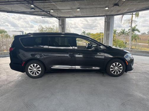 2018 Chrysler Pacifica Touring-L