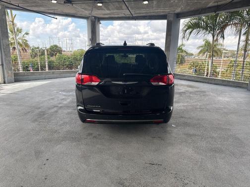 2018 Chrysler Pacifica Touring-L