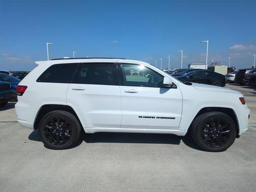 2022 Jeep Grand Cherokee Laredo
