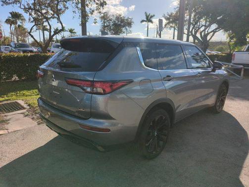 2024 Mitsubishi Outlander SE Black Edition S-AWC