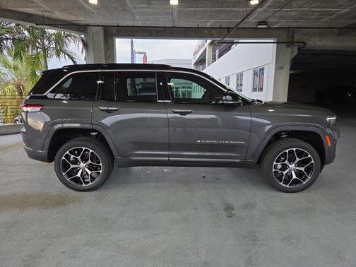 2025 Jeep Grand Cherokee Summit