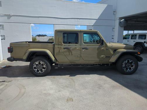 2026 Jeep Gladiator Sahara 4x4