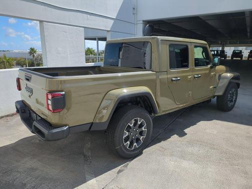2026 Jeep Gladiator Sahara 4x4