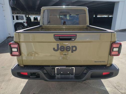 2026 Jeep Gladiator Sahara 4x4