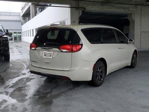 Luxury White Pearlcoat 2020 Chrysler Pacifica Touring-L Plus