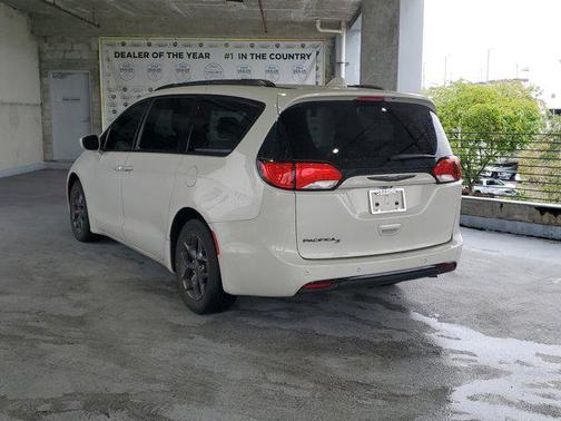 Luxury White Pearlcoat 2020 Chrysler Pacifica Touring-L Plus