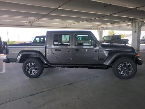 2026 Jeep Gladiator Sahara 4x4