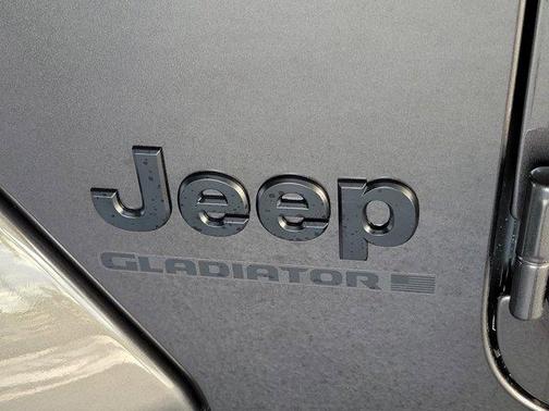 Granite Crystal Metallic Clearcoat 2026 Jeep Gladiator Sahara 4x4