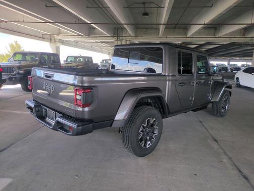 2026 Jeep Gladiator Sahara 4x4