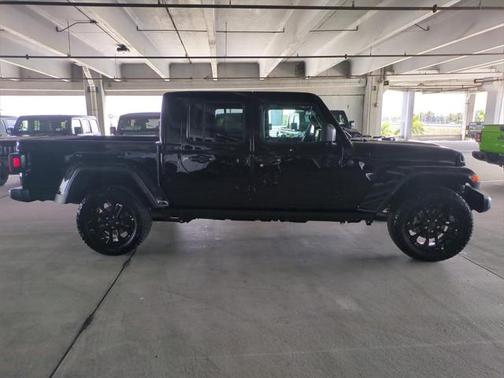 2025 Jeep Gladiator Nighthawk