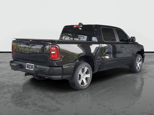 Diamond Black Crystal Pearlcoat 2026 RAM 1500 Express