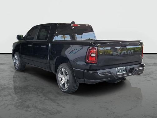 Diamond Black Crystal Pearlcoat 2026 RAM 1500 Express