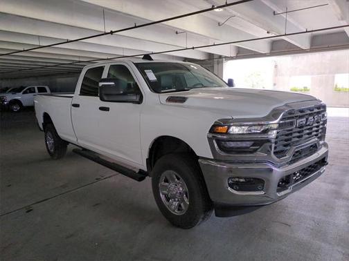 2025 RAM 2500 Tradesman Crew Cab 4x4 8' Box