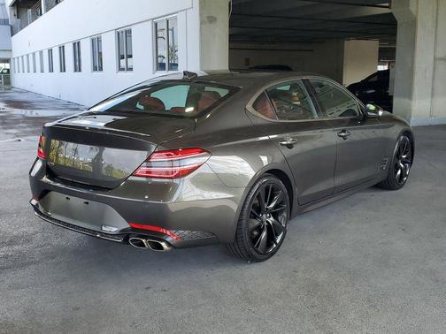 Makalu Gray 2023 Genesis G70 2.0T RWD