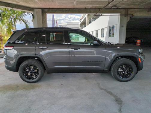 2025 Jeep Grand Cherokee Altitude