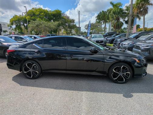 2023 Nissan Altima SR FWD