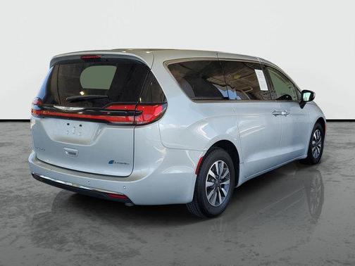 Silver Mist Clearcoat 2023 Chrysler Pacifica Hybrid Touring L