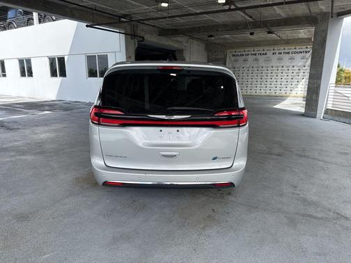 2023 Chrysler Pacifica Hybrid Touring L