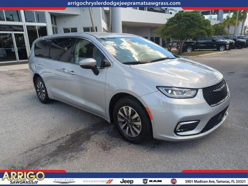 2023 Chrysler Pacifica Hybrid Touring L