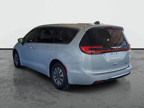 Silver Mist Clearcoat 2023 Chrysler Pacifica Hybrid Touring L
