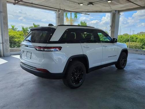 2025 Jeep Grand Cherokee Altitude