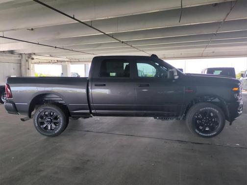 2025 RAM 2500 Big Horn Crew Cab 4x4 6'4' Box