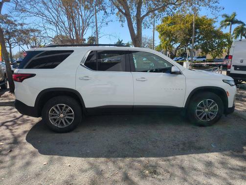 2022 Chevrolet Traverse LT Cloth