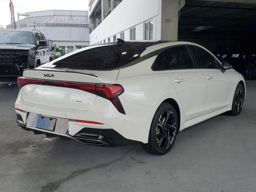 Snow White Pearl 2025 Kia K5 GT-Line