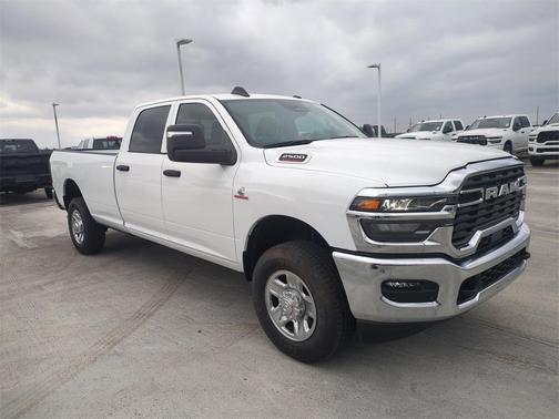 2026 RAM 2500 Tradesman Crew Cab 4x4 8' Box