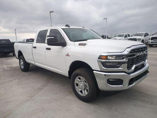 2026 RAM 2500 Tradesman Crew Cab 4x4 8' Box