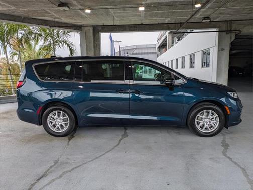 2025 Chrysler Pacifica L