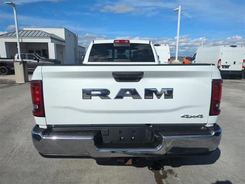 2025 RAM 2500 Tradesman Crew Cab 4x4 8' Box