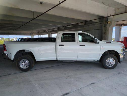 2025 RAM 3500 Tradesman Crew Cab 4x4 8' Box