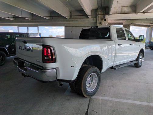 2025 RAM 3500 Tradesman Crew Cab 4x4 8' Box