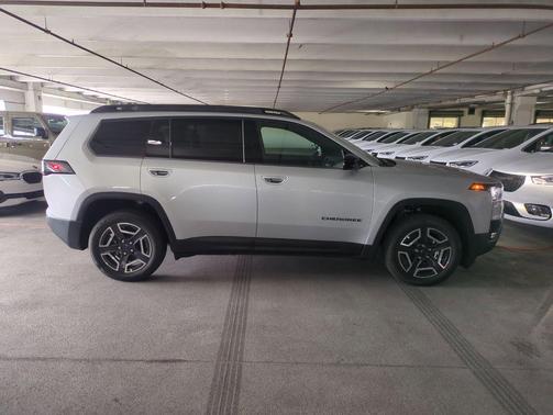 2026 Jeep Cherokee Laredo 4x4