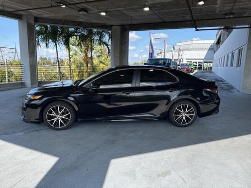 2022 Toyota Camry SE