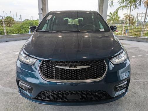 2025 Chrysler Pacifica L