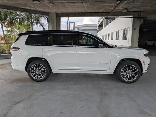 2025 Jeep Grand Cherokee Summit