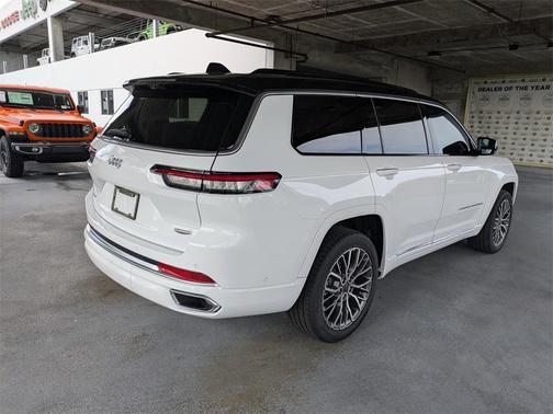 2025 Jeep Grand Cherokee Summit
