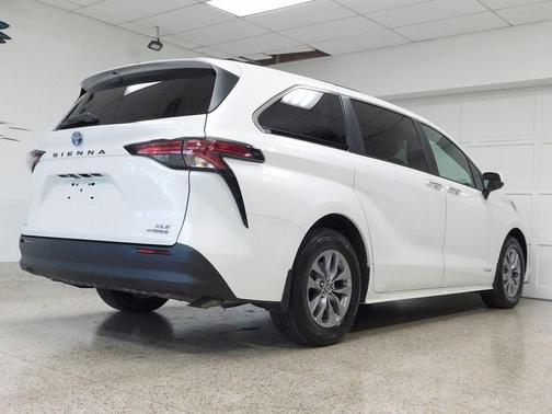 2021 Toyota Sienna XLE 7 Passenger