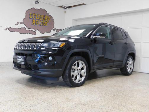 Diamond Black Crystal Pearlcoat 2022 Jeep Compass Limited