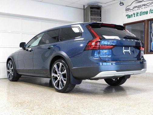 2026 Volvo V90 Cross Country Ultra, B6 AWD Gas (mild hybrid)