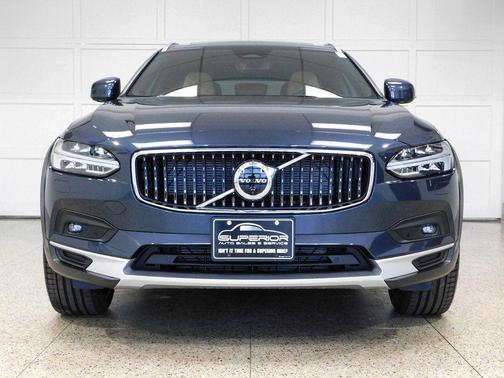 2026 Volvo V90 Cross Country Ultra, B6 AWD Gas (mild hybrid)
