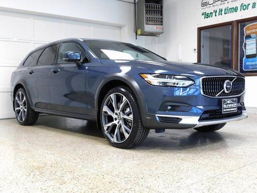 2026 Volvo V90 Cross Country Ultra, B6 AWD Gas (mild hybrid)