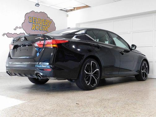 2023 Nissan Altima SR FWD