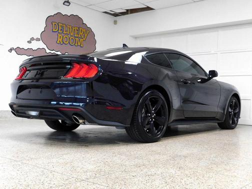 2022 Ford Mustang EcoBoost