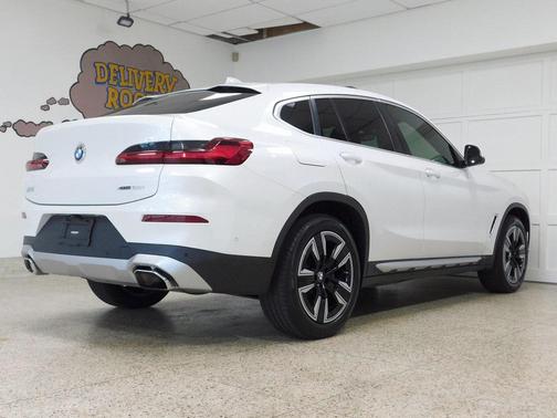 2022 BMW X4 xDrive30i