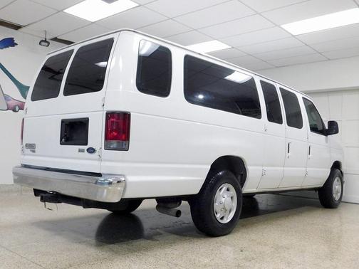 2009 Ford E350 Super Duty XLT